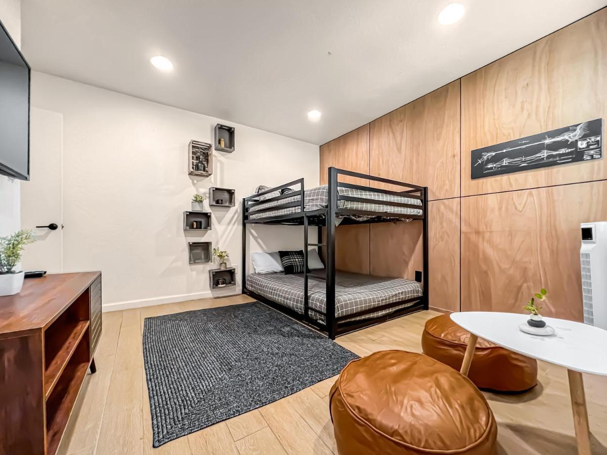 Open Airy Custom Designed Home - 2Kings - Sleeps 14 Houston Exterior photo