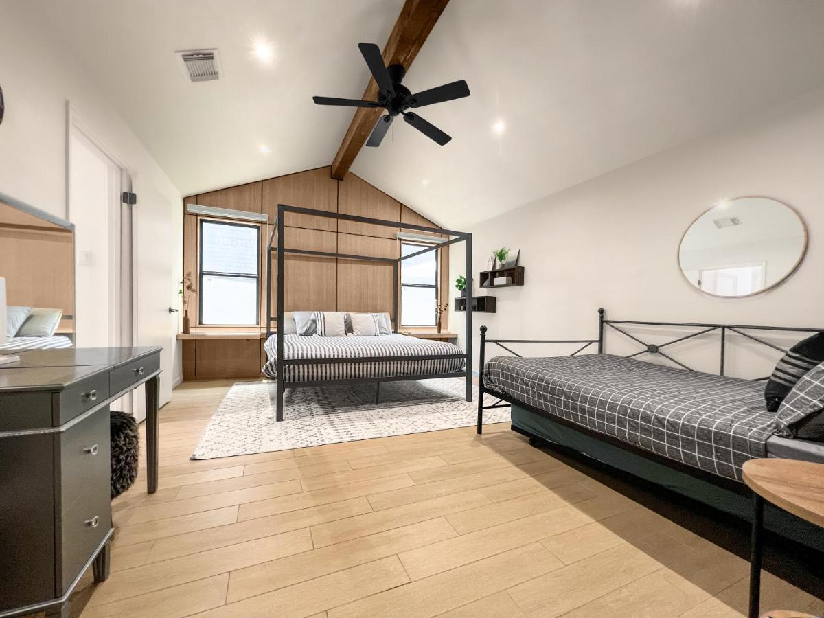 Open Airy Custom Designed Home - 2Kings - Sleeps 14 Houston Exterior photo